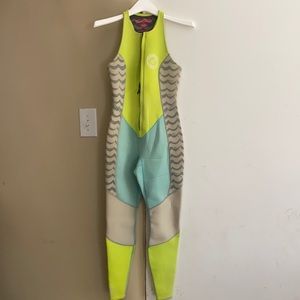 Billabong women long John size 4 USA